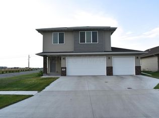 86 6th St E, Horace, ND 58047