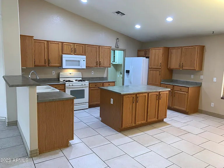 15528 N 156th Ln — Photo 3