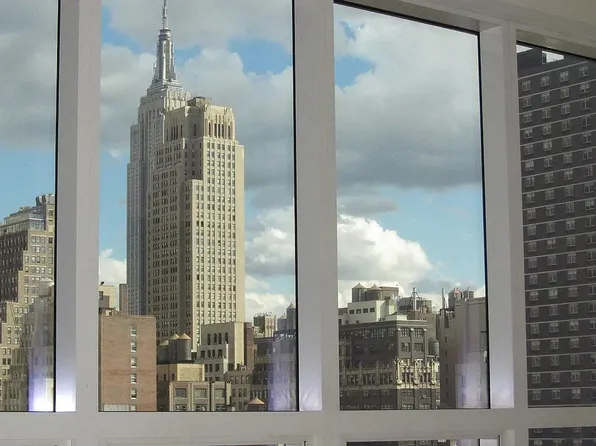 350 W 42nd St APT 17I, New York, NY 10036