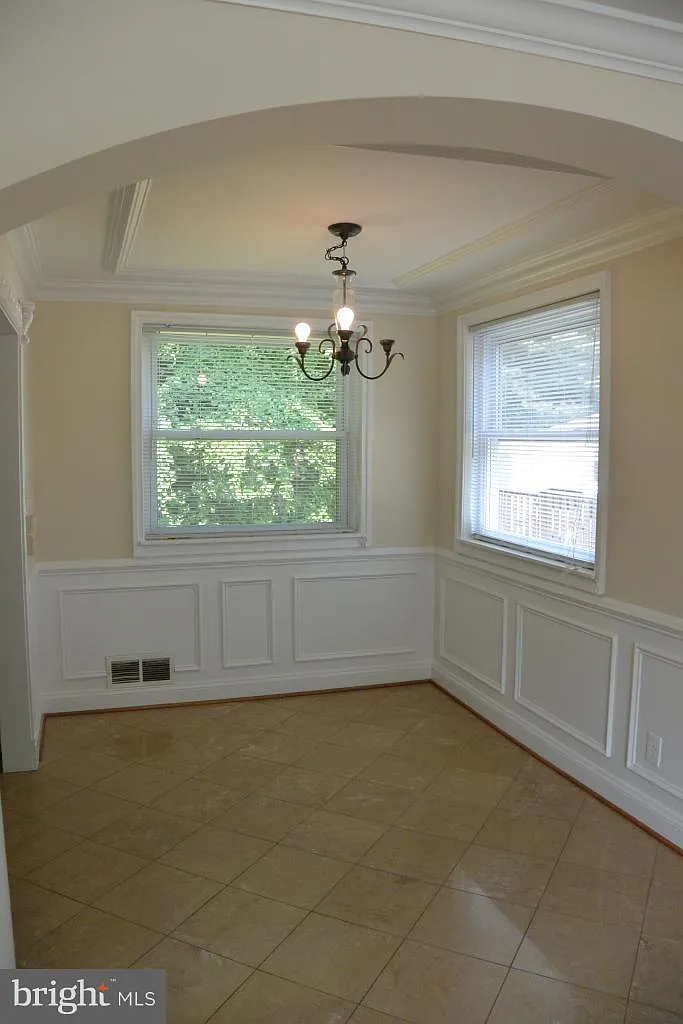 4 bed, 2.0 bath, 1808 sqft, $3,400 — Photo 4