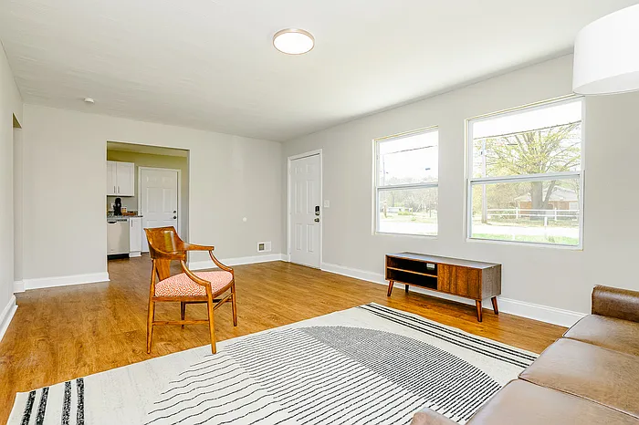 2 bed, 1.0 bath, 810 sqft, $1,175 — Photo 4