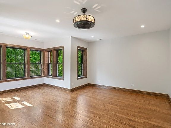5th image of 5859 N Magnolia Ave #2