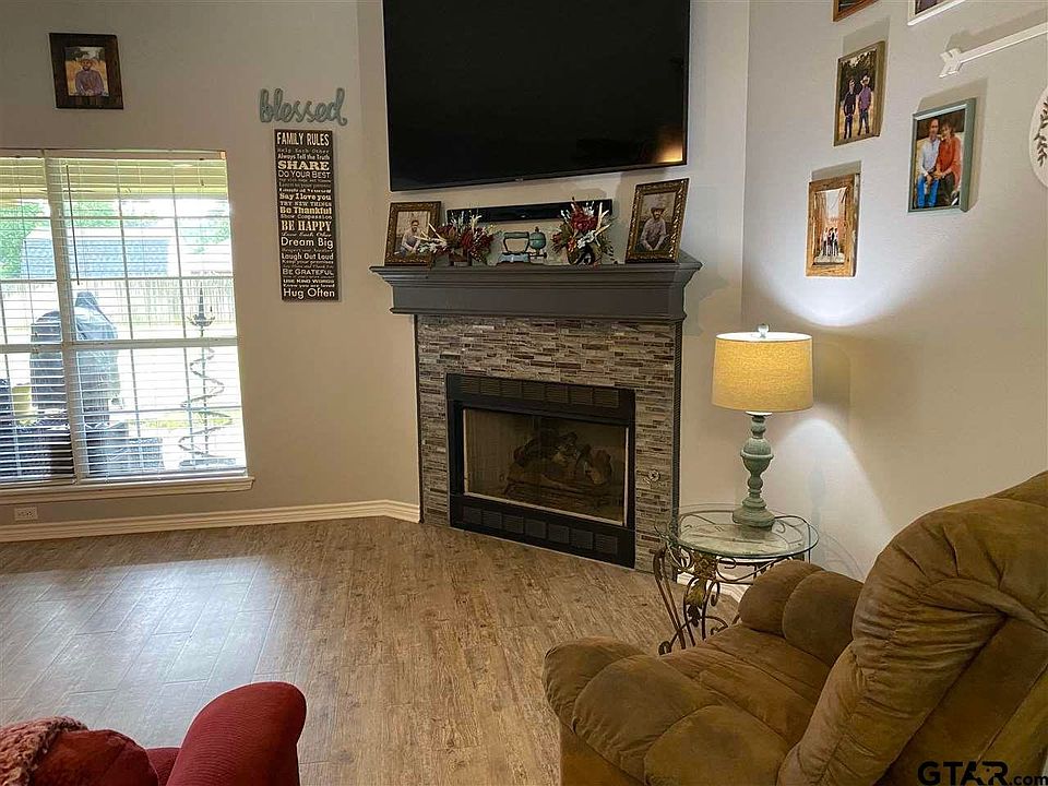 2nd image of 1803 Edgewater Trl