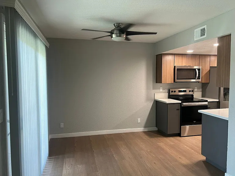 Corona Pointe Resort — Photo 182