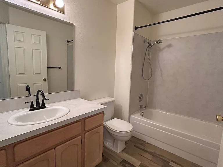 411 N Edgewood Ln — Photo 12