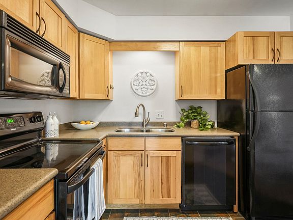 5th image of 1014 Spaight St APT 5