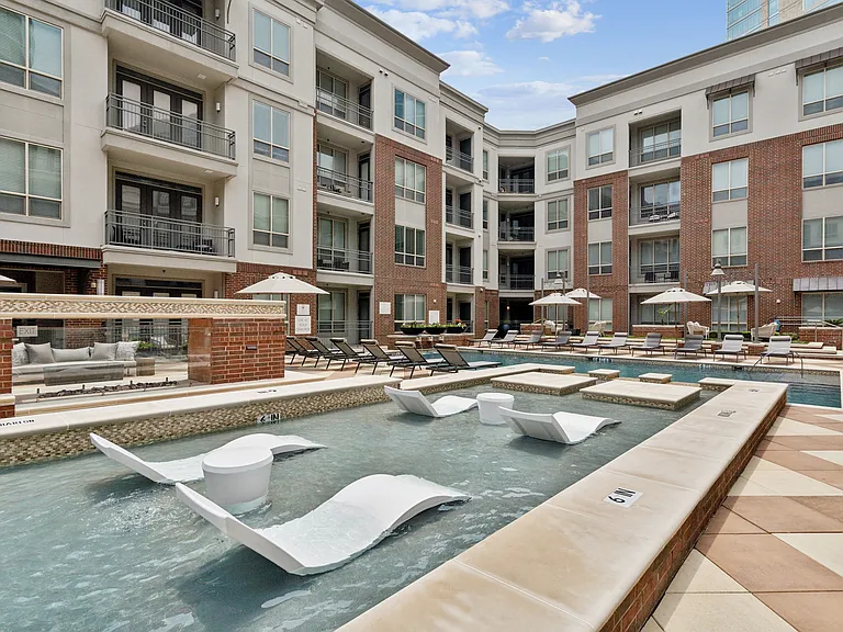 ALARA Uptown Luxury Apartments — Photo 9