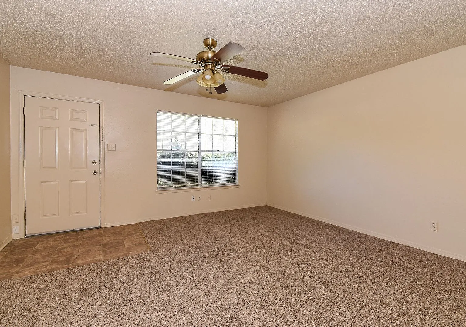 3307 Maple - House — Photo 2