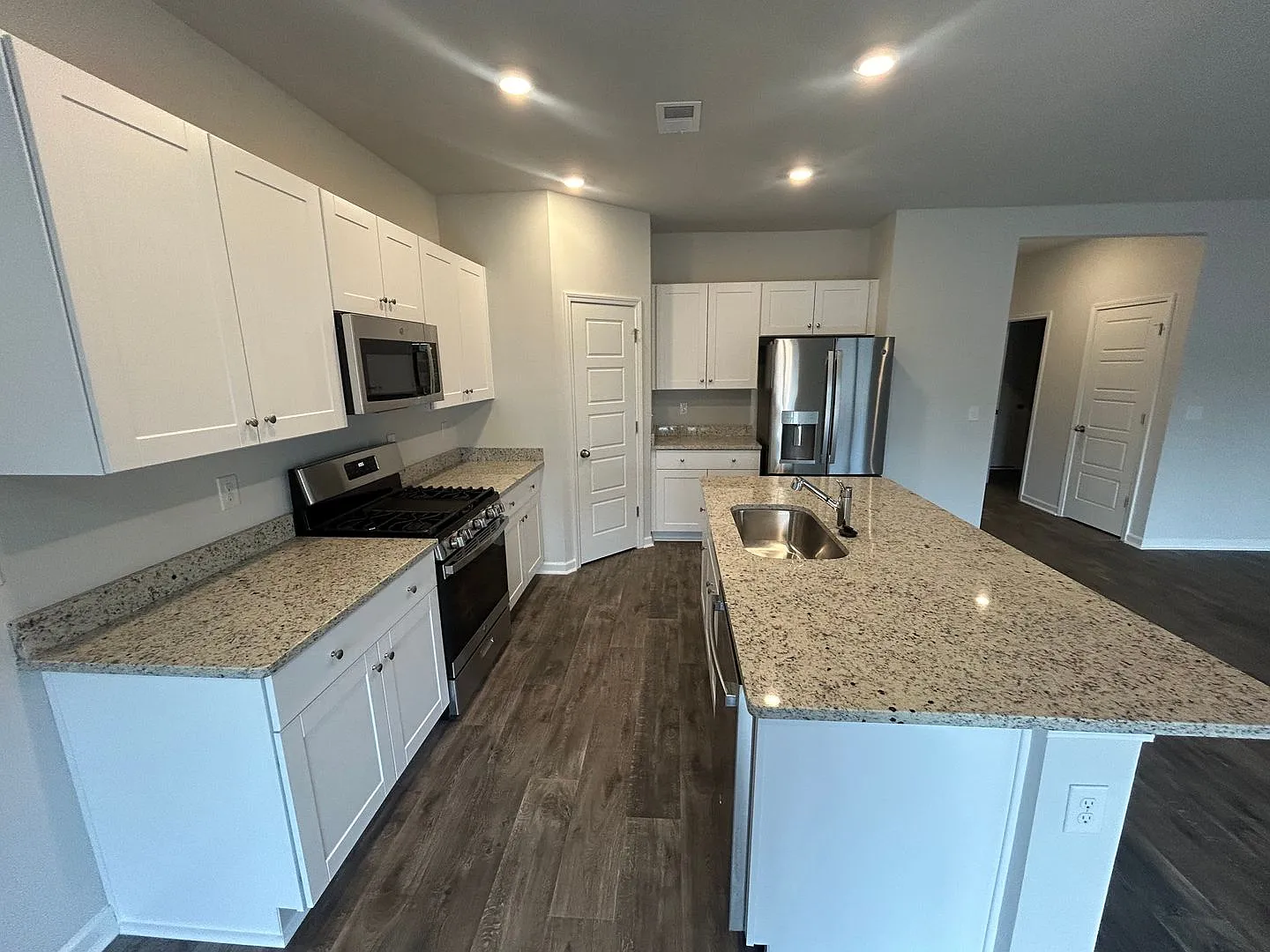 Field View 4BD/ 2BA — Photo 2