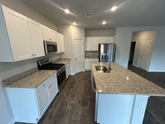 2nd image of 614 Culpeo Dr