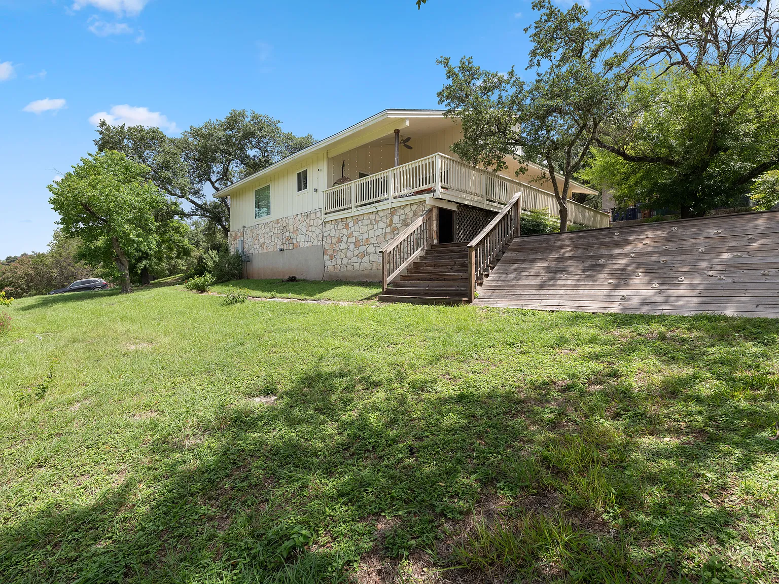 4 bed, 2090 sqft, $7,200 — Photo 4