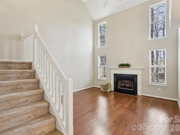 10213 University Park Ln, Charlotte, NC 28213