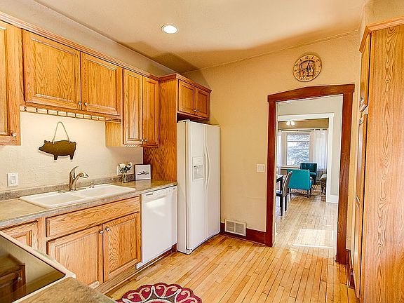 5th image of 2633 Wauwatosa Ave