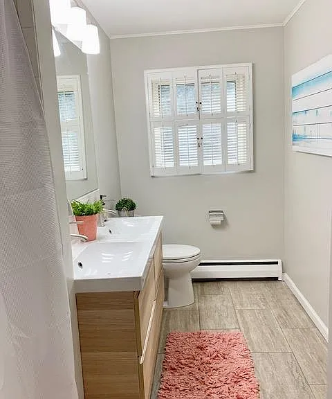 Full bathroom and tub in the first floor