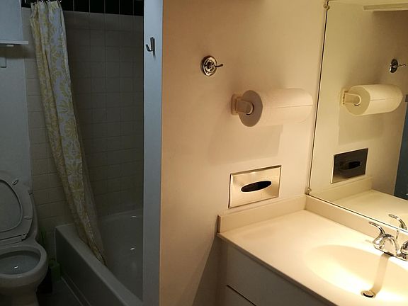 3rd image of 1010 Race St APT 8J