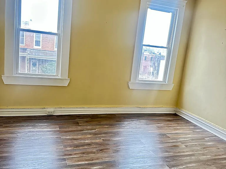 2240 Penrose Ave — Photo 11