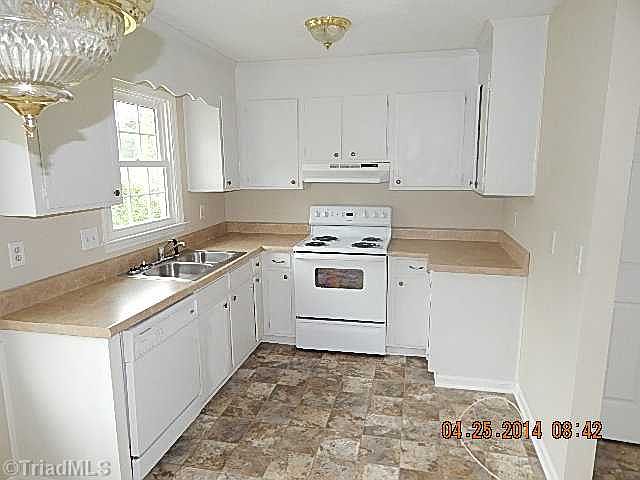 2nd image of 1415 Pebblebrook Rd
