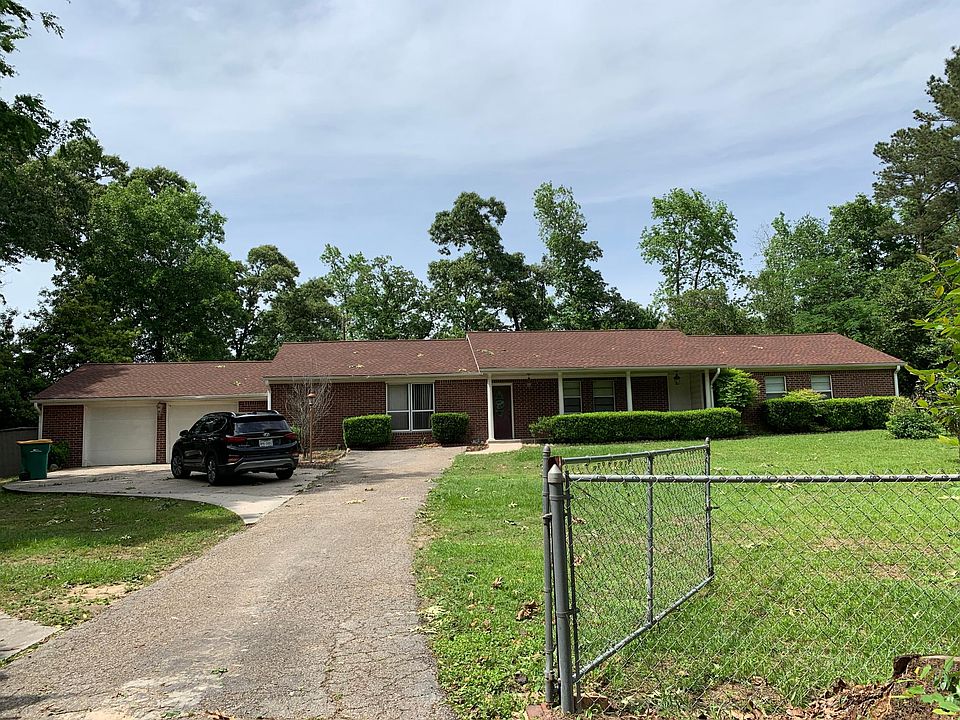 The Yard is totally fenced