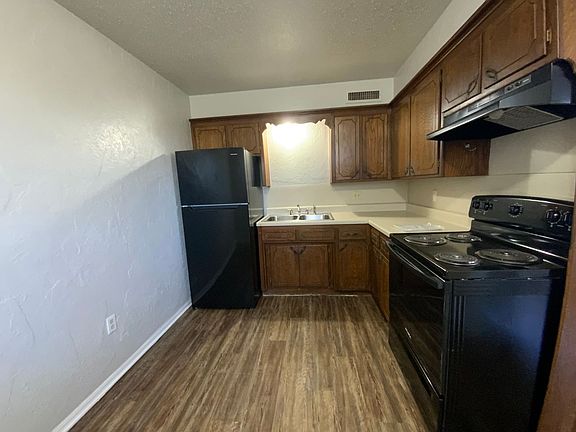 3rd image of 7219 N Macarthur Blvd APT 14