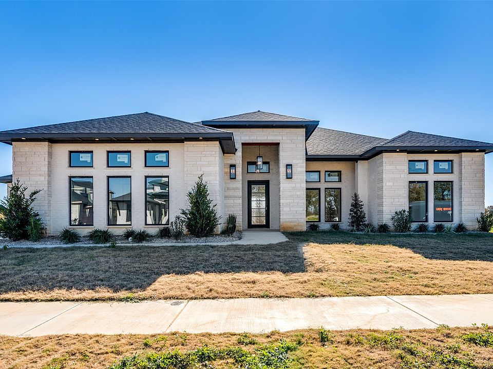 1st image of 932 Bandon Dunes Dr