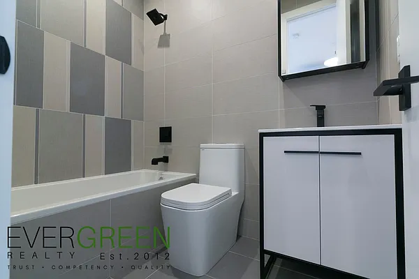 Rented by Evergreen Apartments BK | media 30