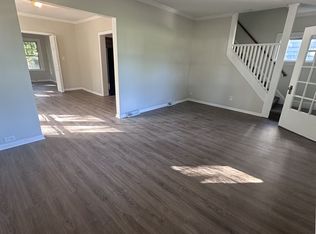 1054 Yellowstone Rd, Cleveland Heights, OH 44121