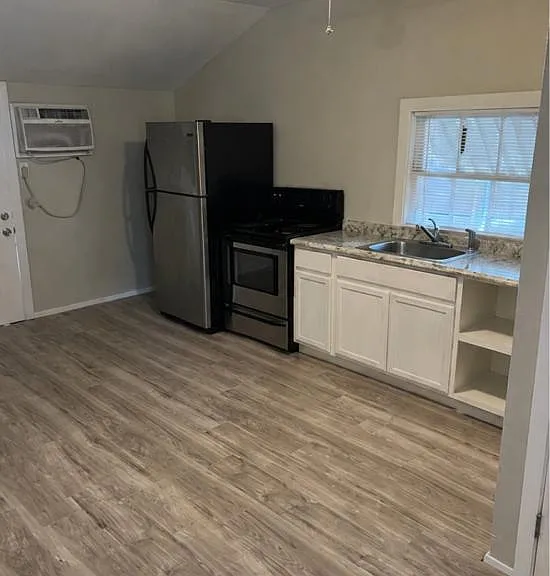 1209B Earl St — Photo 3