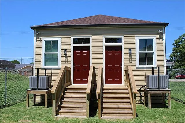 2423 Louisa St — Photo 7