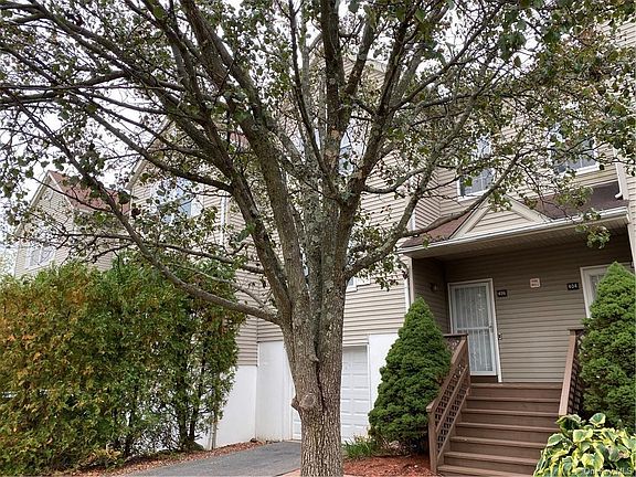 2nd image of 406 Arbor Ln