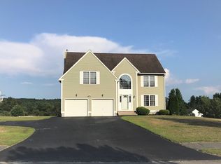 74 Macintosh Ln, Fitchburg, MA 01420