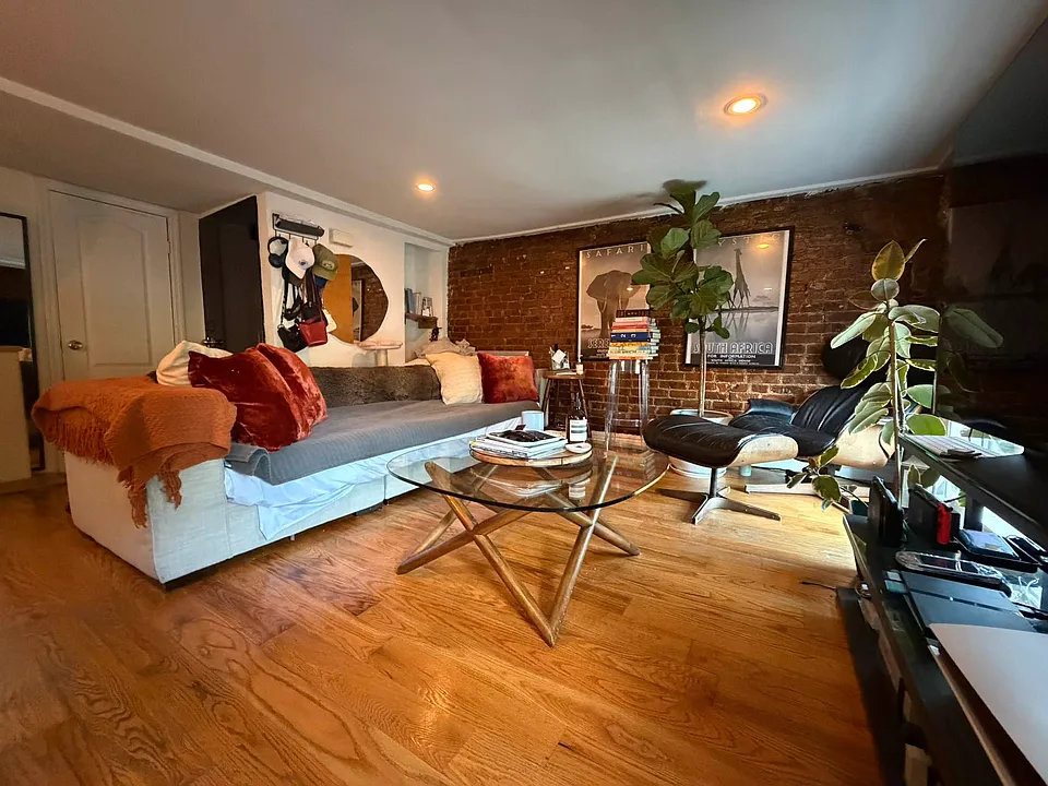 442 Jefferson Ave #4