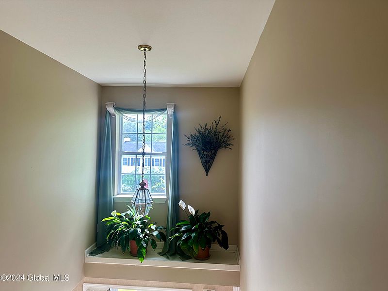 5th image of 31 Francis Drive