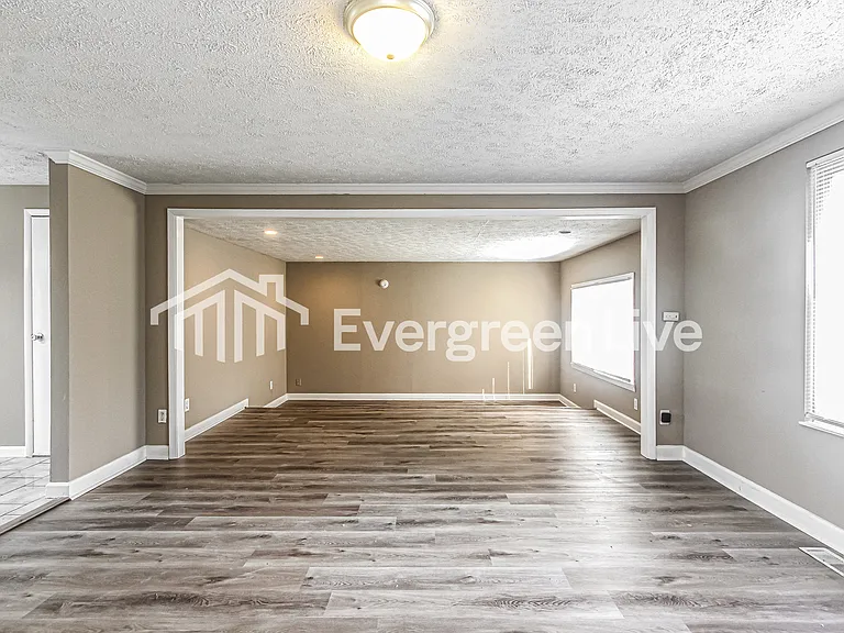 5520 Lunsford Dr — Photo 3