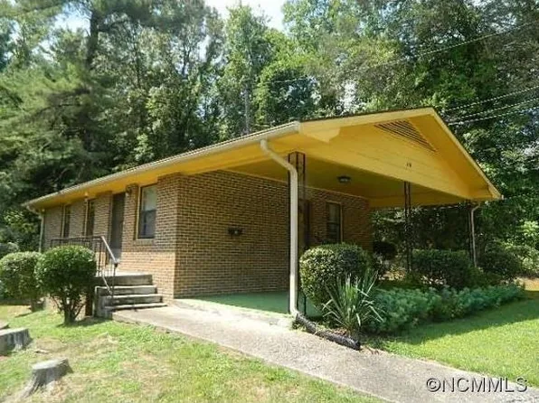 734 1st Ave W, Hendersonville, NC 28739