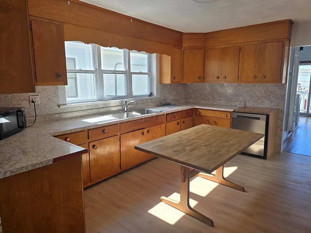 5 bed, $4,000 — Photo 2