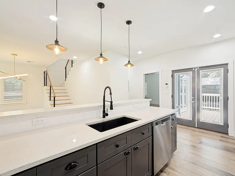 737 E Magnolia Ave — Photo 13