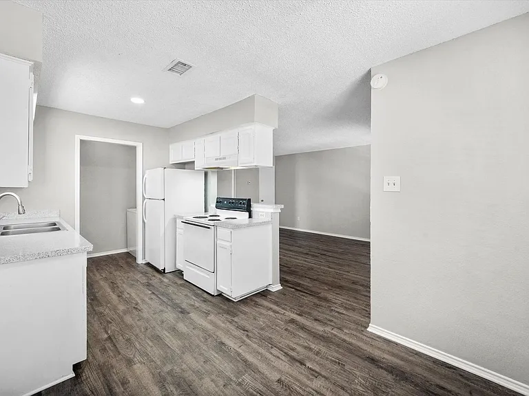 606 Kings Way Dr — Photo 11