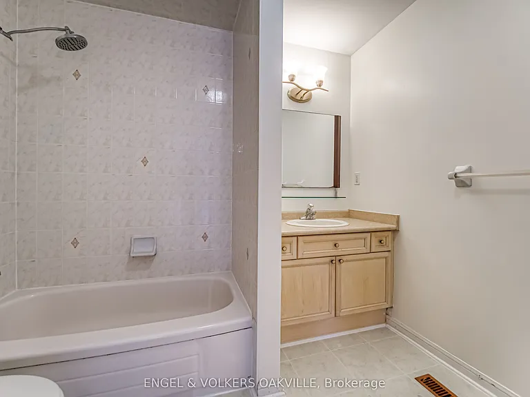 1121 Barclay Cir — Photo 12