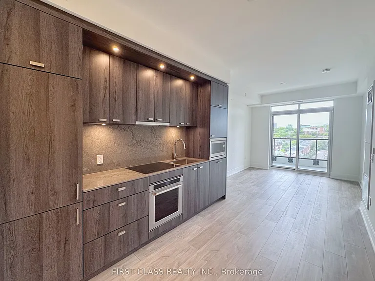 858 Dupont St #818 — Photo 6