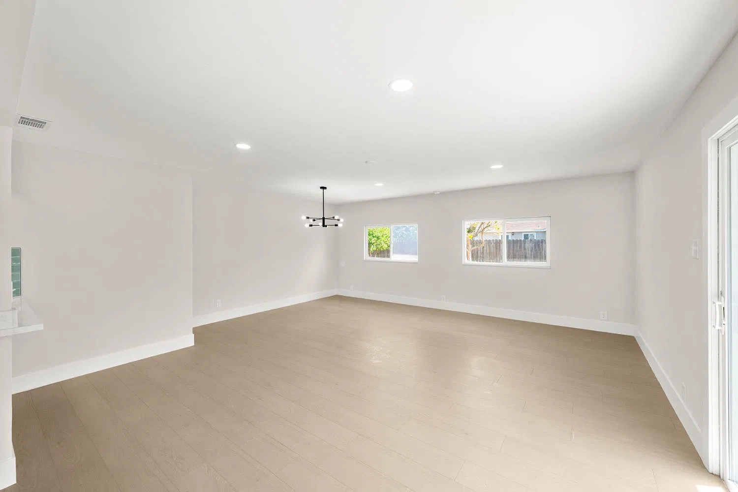 3 bed, 1615 sqft, $2,750 — Photo 2