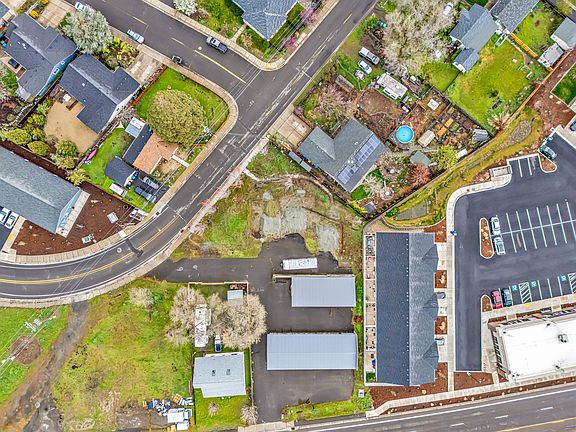 5th image of 70 Suncrest Rd