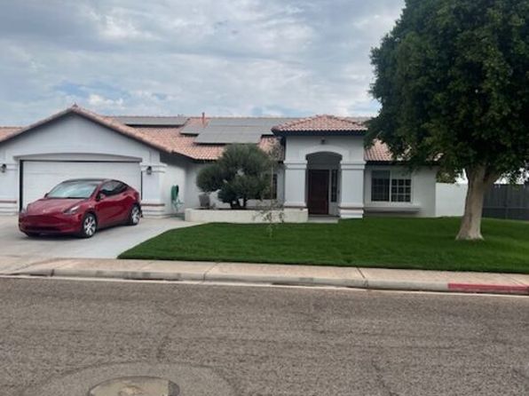 909 Calle Del Cielo