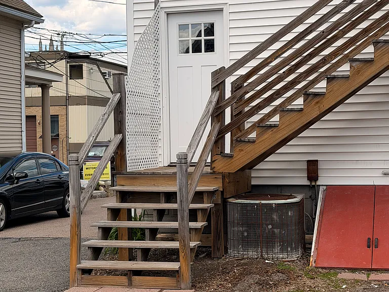 47 Vernon St E #1 — Photo 18