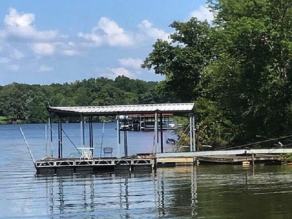 4th image of 141 Harbor Town Rd