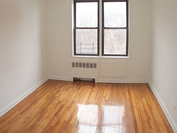 2nd image of 3950 Blackstone Ave APT 4p