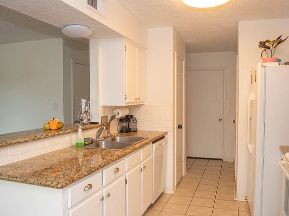 3rd image of 4029 Heatherbrook Ct