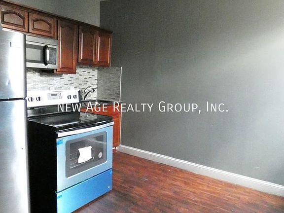 4th image of 4030 Green St #2