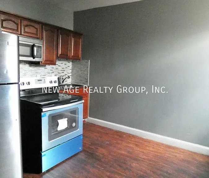 4030 Green St #2 — Photo 4