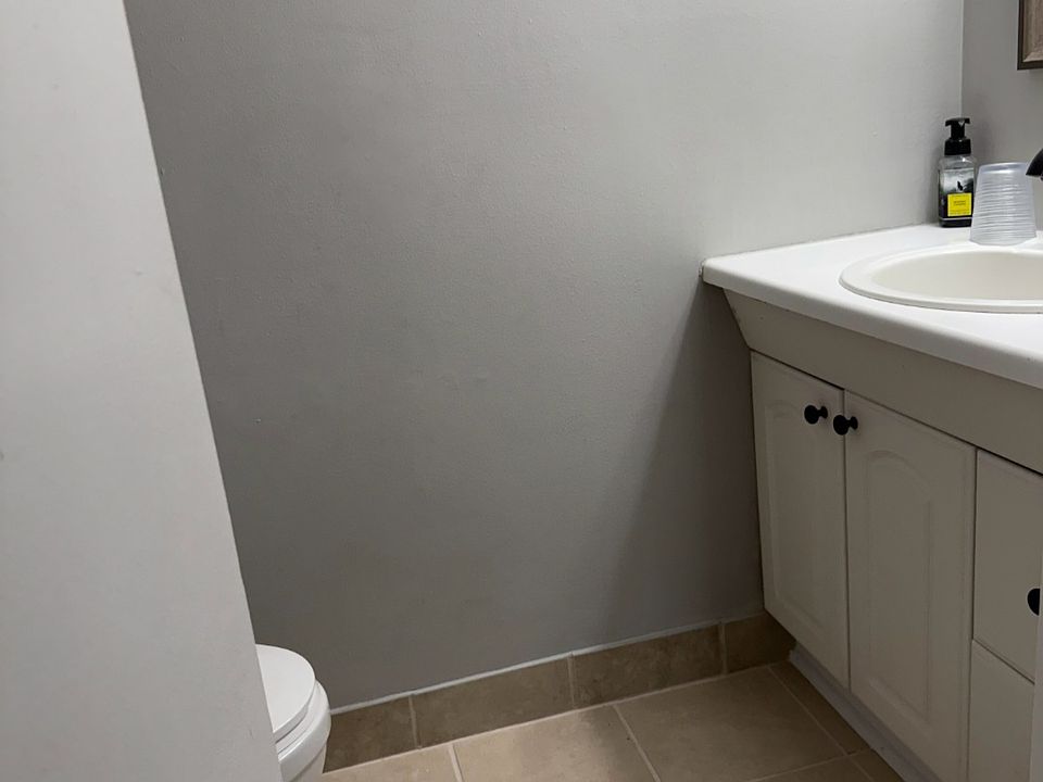 164 Ladd Rd #1, photo 2