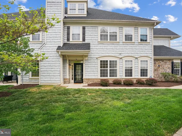 13870 Greendale Dr, Woodbridge, VA 22191